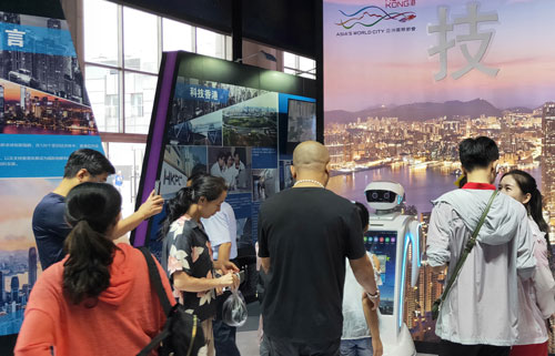 会展场景适不适合适用机器人?有没有参考的图片